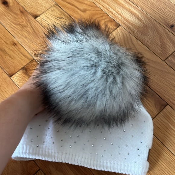 Hat - Picture 2 of 3